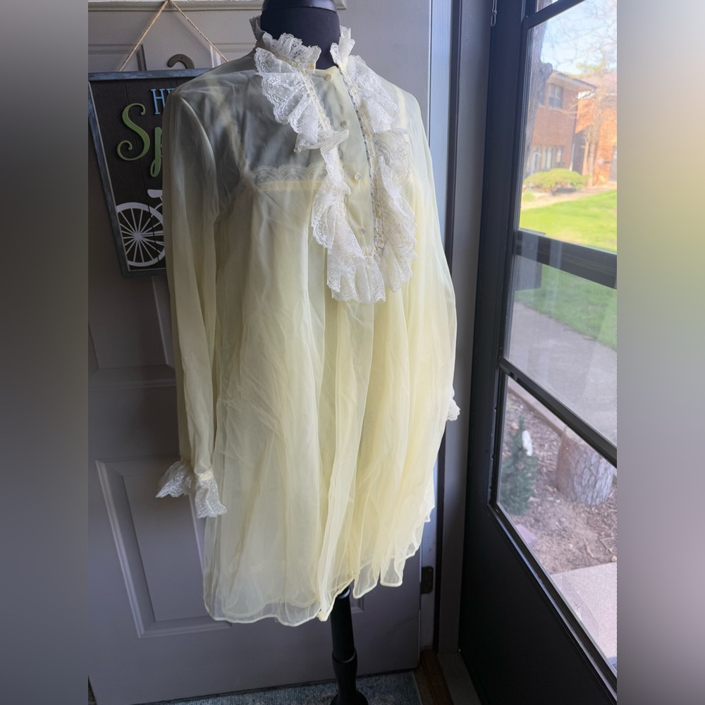 Vintage 50/60s Van Raalte yellow lace sheer nylon peignoir set, size medium